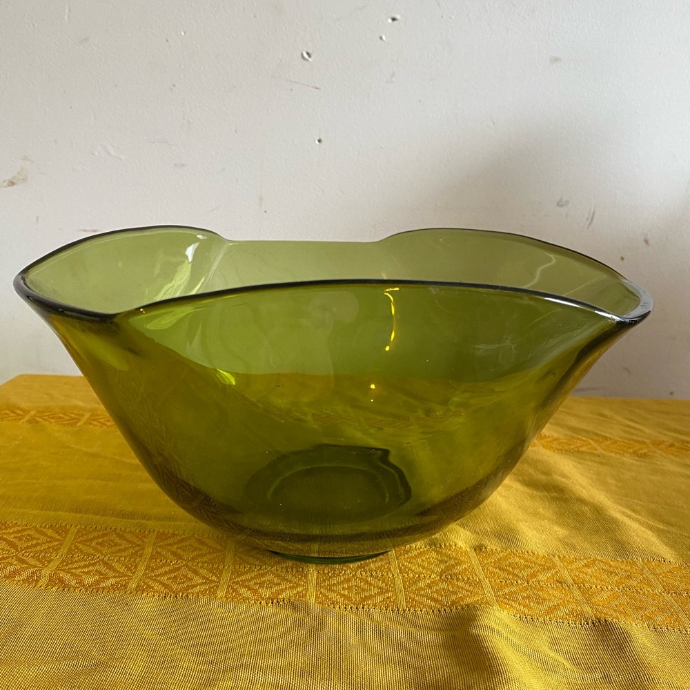 Vintage Anchor Hocking green glass bowl